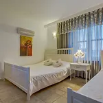 Fora Hotel 2*