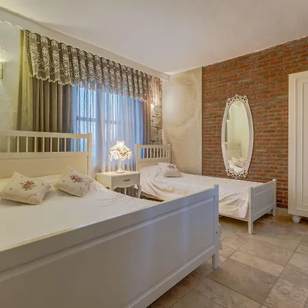 فندق فورا 2*