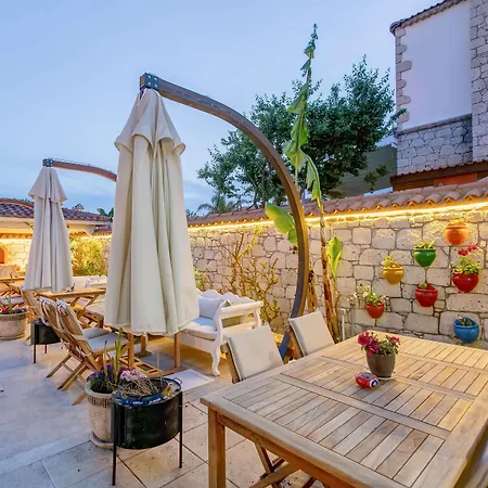 فندق فورا 2*