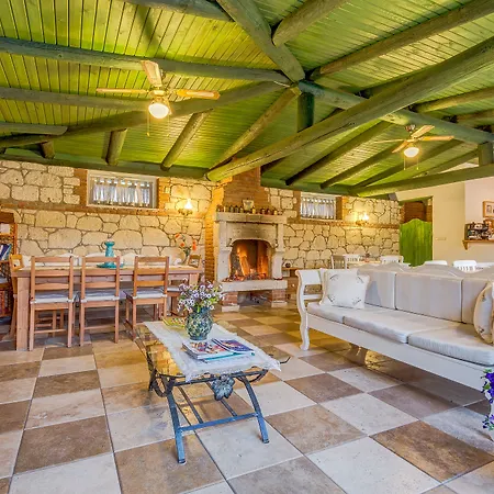 Fora 2* Alacati